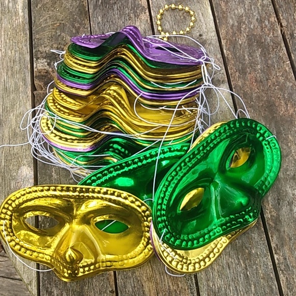 52 Plastic Metallic Masks - Picture 1 of 1